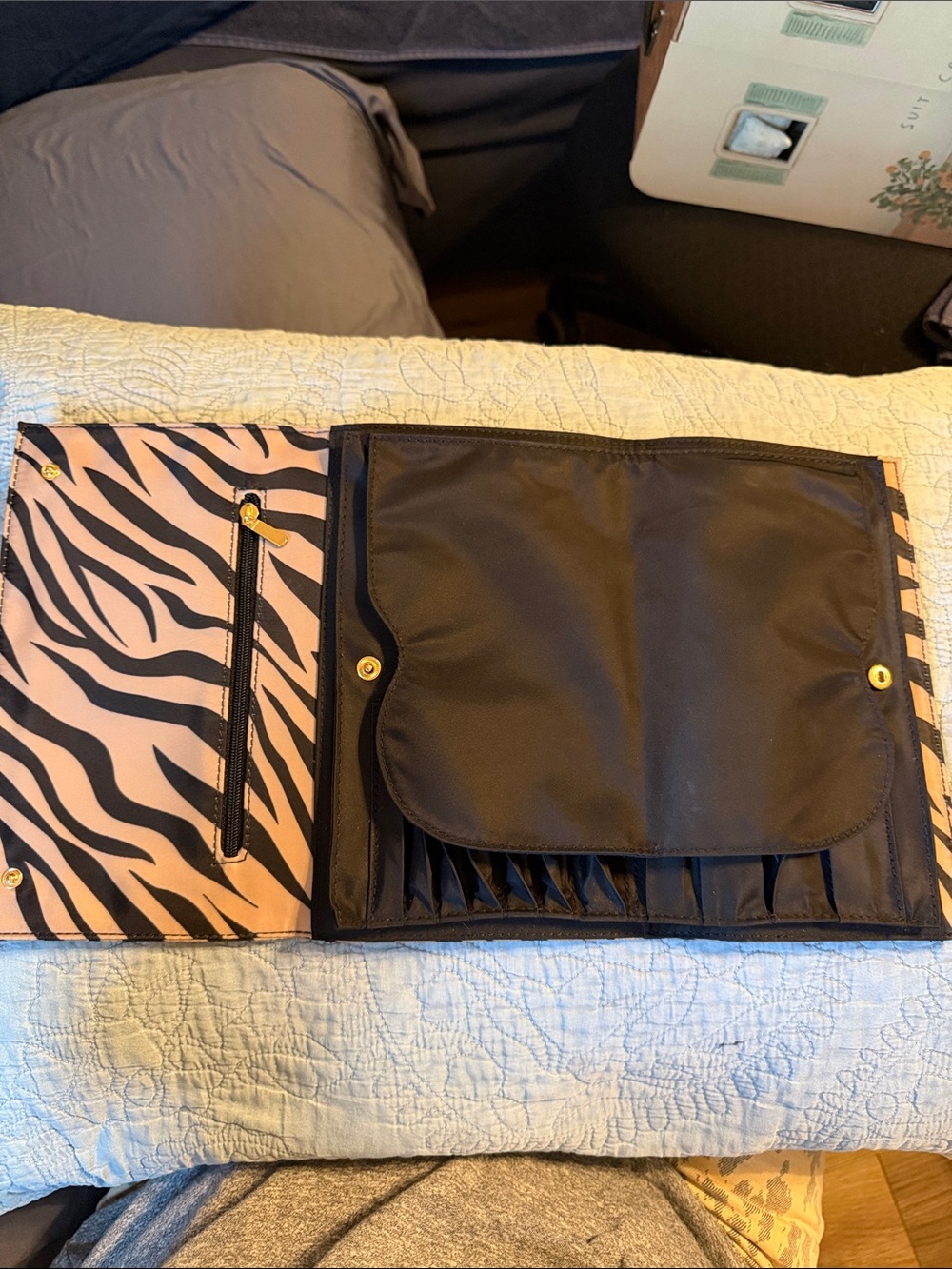 Kusshi Zebra Print Makeup Brush Case - Picture 3 of 4